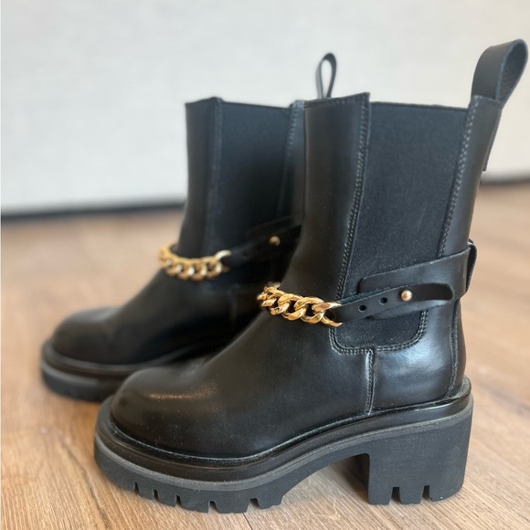 Motorcycle boot with removable gold chain. Size US 6. - Picture 4 of 5